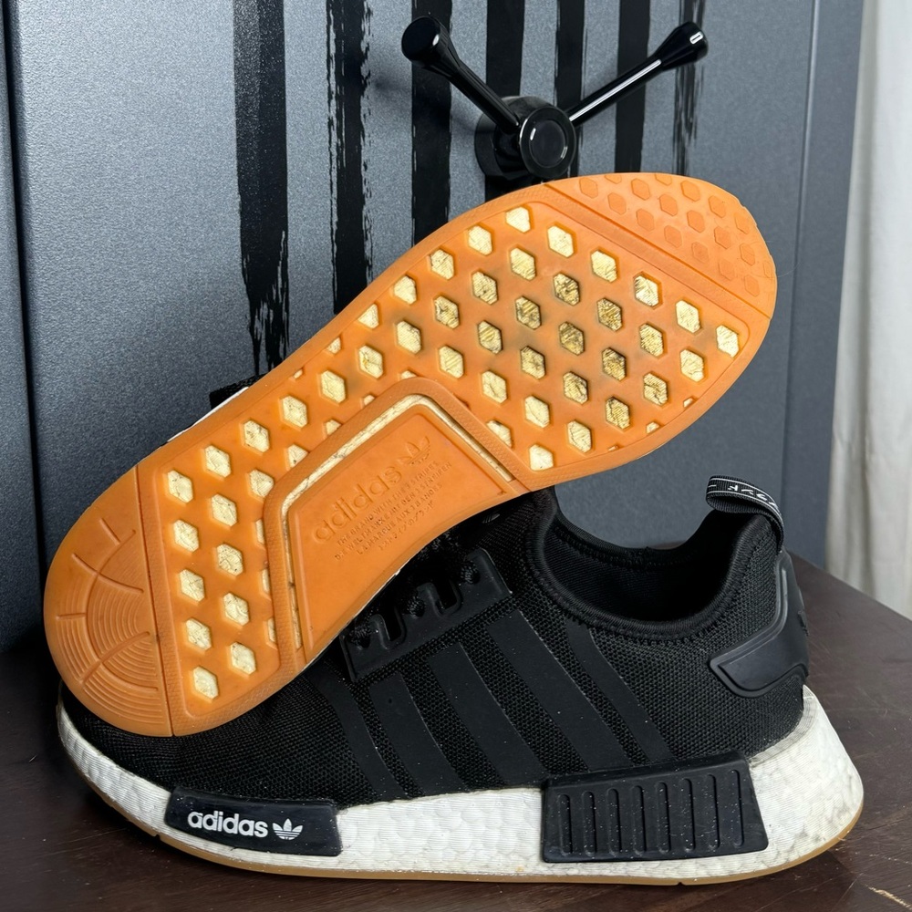 Adidas Originals Men's NMD_R1 Shoes x End Plastic Waste - Picture 2 of 9